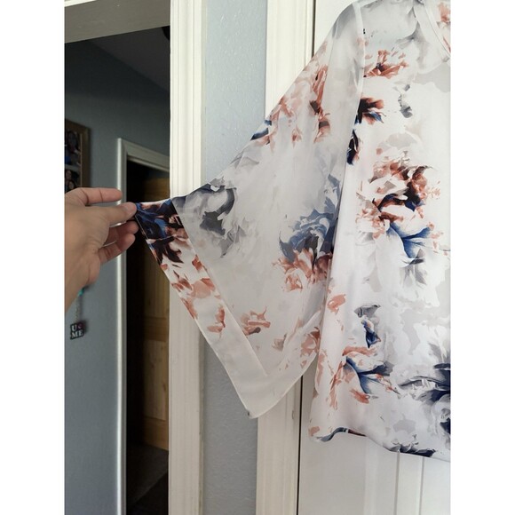 Vince Camuto Blouse White Floral Large Cross Over Front Long Sleeve Romantic - Picture 4 of 6